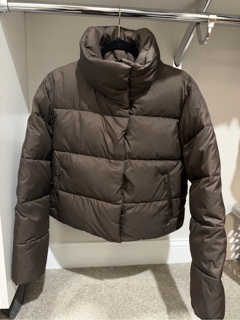Alo Gold Rush Puffer. Medium. Espresso. New with tags. Authentic.